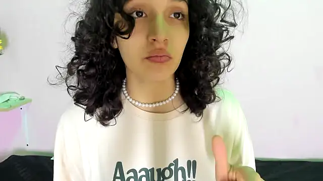 Snapshot of TeensNews18 chatting on October 27, 12:22 am TeensNews18 online show from October 27, 12:22 am