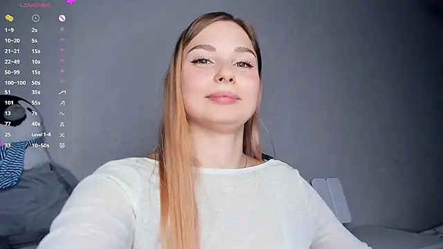 Snapshot of hidden_charm chatting on February 4, 6:36 pm hidden charm online show from February 4, 6:36 pm