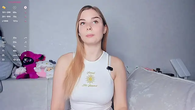 Snapshot of hidden_charm chatting on February 24, 1:23 pm hidden charm online show from February 24, 1:23 pm