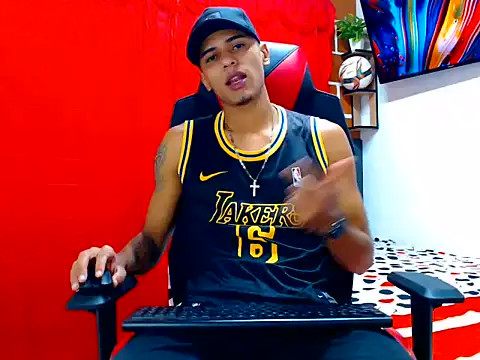 Snapshot of cristian_tayron1 chatting on July 16, 1:52 pm cristian tayron1 online show from July 16, 1:52 pm