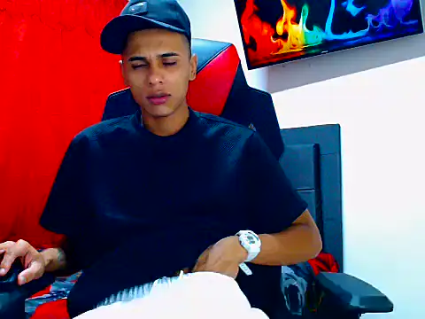Snapshot of cristian_tayron1 chatting on June 28, 6:52 am cristian tayron1 online show from June 28, 6:52 am