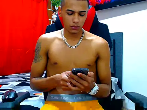 Snapshot of cristian_tayron1 chatting on June 29, 10:20 pm cristian tayron1 online show from June 29, 10:20 pm