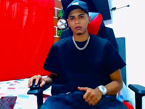 Snapshot of cristian_tayron1 chatting on June 12, 7:39 am cristian tayron1 online show from June 12, 7:39 am
