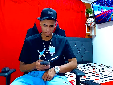 Snapshot of cristian_tayron1 chatting on July 18, 3:42 pm cristian tayron1 online show from July 18, 3:42 pm