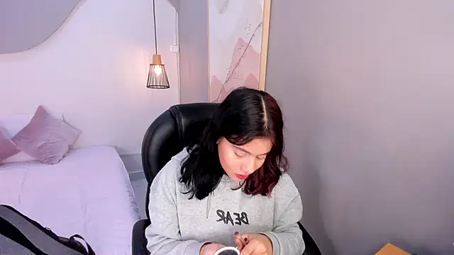 Julieth brown  online show from December 1, 7:48 pm