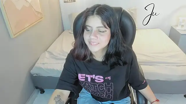 Julieth brown  online show from October 30, 7:44 pm