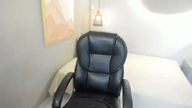 Julieth brown  online show from December 19, 7:49 pm