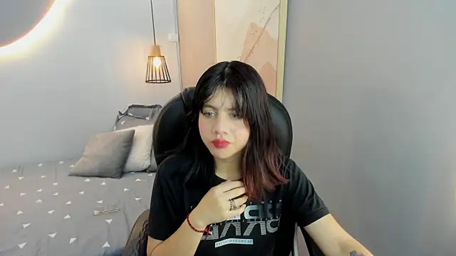 Snapshot of Julieth_brown_ chatting on October 18, 8:00 pm Julieth brown online show from October 18, 8:00 pm