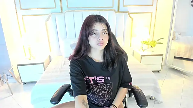 Julieth brown  online show from February 25, 1:55 pm