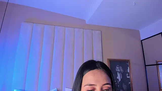 Snapshot of AnnyBentley chatting on September 29, 5:36 am AnnyBentley online show from September 29, 5:36 am