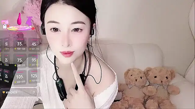 Snapshot of LuLu-Moon chatting on October 3, 1:34 pm LuLu-Moon online show from October 3, 1:34 pm