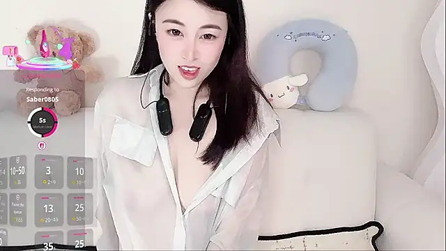 Snapshot of LuLu-Moon chatting on September 18, 6:05 am LuLu-Moon online show from September 18, 6:05 am
