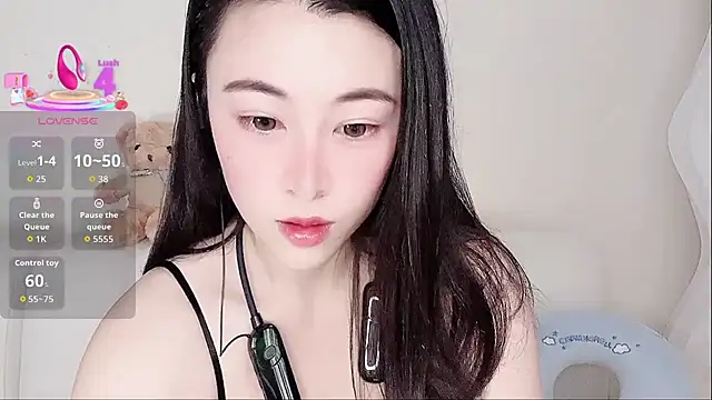 Snapshot of LuLu-Moon chatting on September 19, 6:39 am LuLu-Moon online show from September 19, 6:39 am