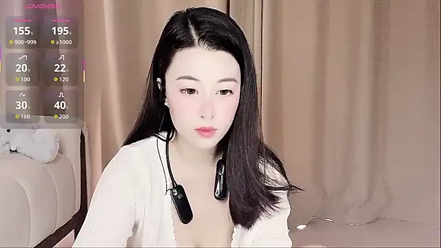 Snapshot of LuLu-Moon chatting on October 18, 7:21 am LuLu-Moon online show from October 18, 7:21 am