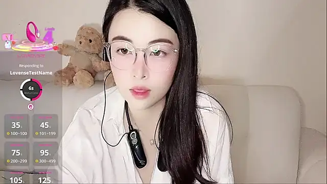 Snapshot of LuLu-Moon chatting on September 22, 1:39 pm LuLu-Moon online show from September 22, 1:39 pm