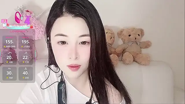 Snapshot of LuLu-Moon chatting on October 2, 8:18 am LuLu-Moon online show from October 2, 8:18 am