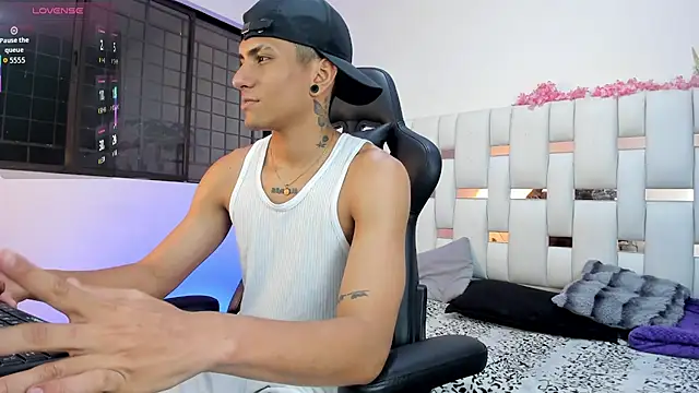 Adan Oriol online show from February 28, 4:23 am