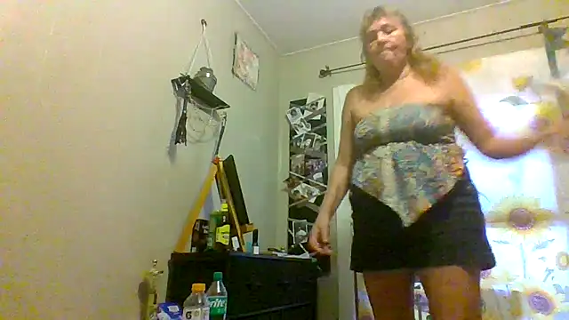 Snapshot of Bored_Grandma chatting on October 12, 11:50 pm Bored Grandma online show from October 12, 11:50 pm