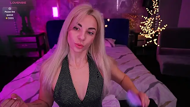 BellaRayyy online show from April 2, 1:29 pm