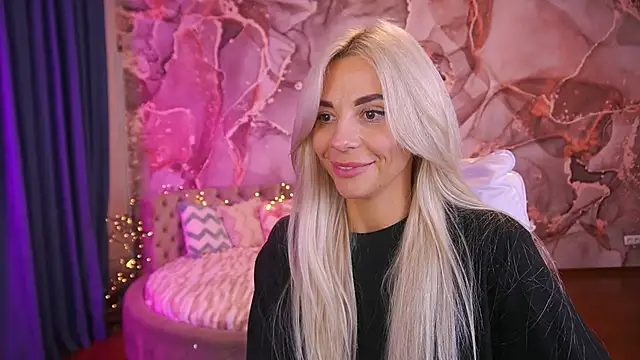 Snapshot of BellaRayyy chatting on October 27, 2:12 am BellaRayyy online show from October 27, 2:12 am