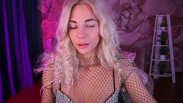 BellaRayyy online show from December 15, 2:23 pm