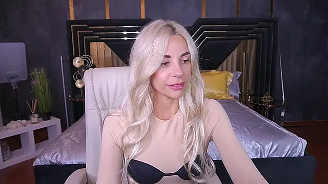 Snapshot of BellaRayyy chatting on October 3, 7:59 pm BellaRayyy online show from October 3, 7:59 pm