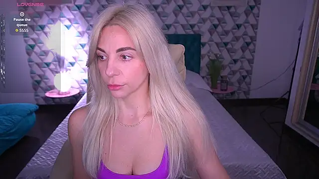 BellaRayyy online show from April 1, 12:50 pm