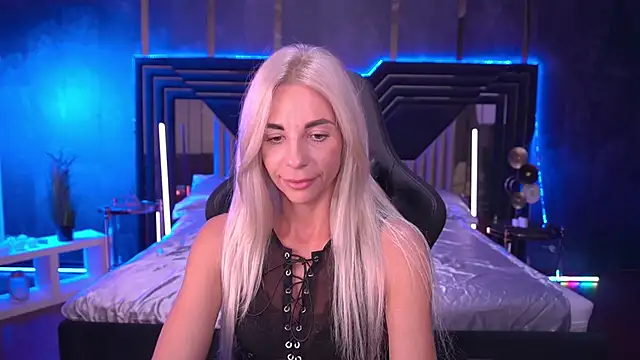 Snapshot of BellaRayyy chatting on September 8, 7:57 pm BellaRayyy online show from September 8, 7:57 pm