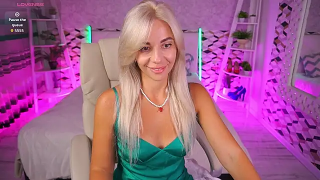 BellaRayyy online show from June 21, 8:14 pm