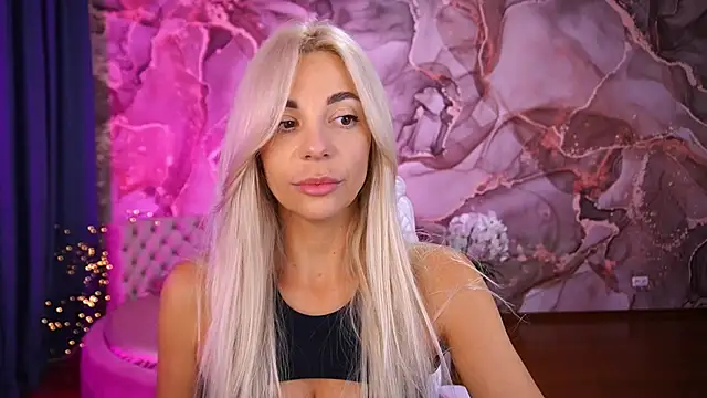 Snapshot of BellaRayyy chatting on October 20, 2:24 am BellaRayyy online show from October 20, 2:24 am