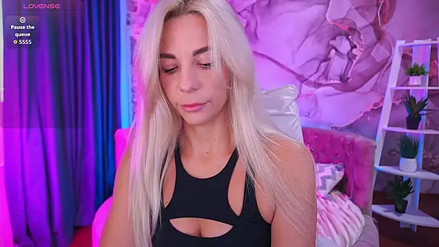 Snapshot of BellaRayyy chatting on November 27, 7:20 am BellaRayyy online show from November 27, 7:20 am