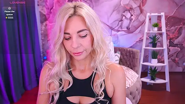 Snapshot of BellaRayyy chatting on December 1, 7:31 am BellaRayyy online show from December 1, 7:31 am