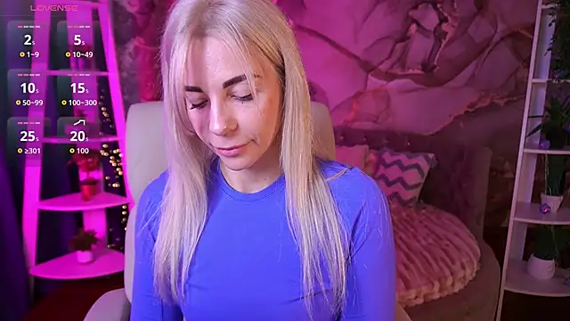 BellaRayyy online show from March 20, 1:45 pm