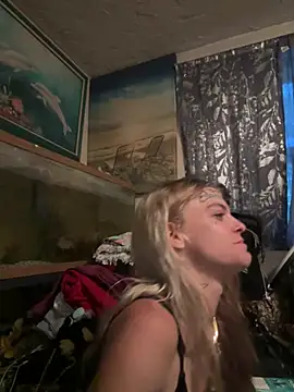 ittybittymeryssa online show from May 10, 10:52 am