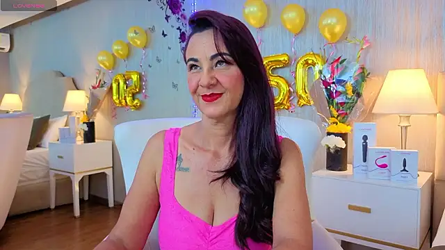 ScarleetJonson online show from February 7, 7:00 pm