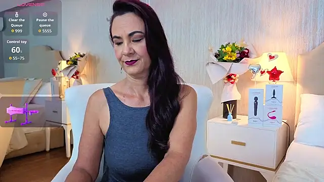 ScarleetJonson online show from March 12, 7:40 pm