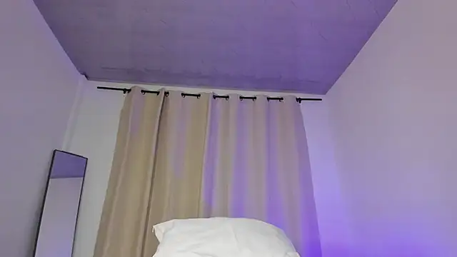 Selenafox 0 online show from September 26, 1:45 am