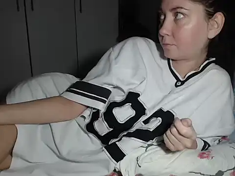 petite danielle online show from December 2, 12:22 am