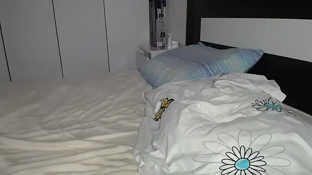 petite danielle online show from February 16, 8:35 am