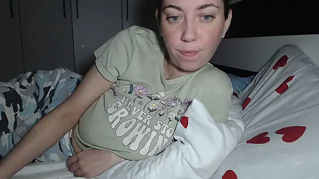 petite danielle online show from May 22, 10:41 pm