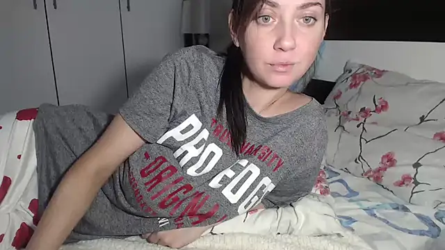 petite danielle online show from October 18, 4:58 am