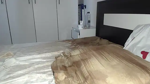 petite danielle online show from February 19, 8:22 am