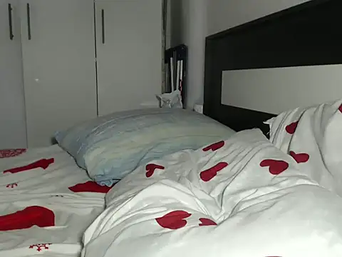 petite danielle online show from May 29, 5:02 am
