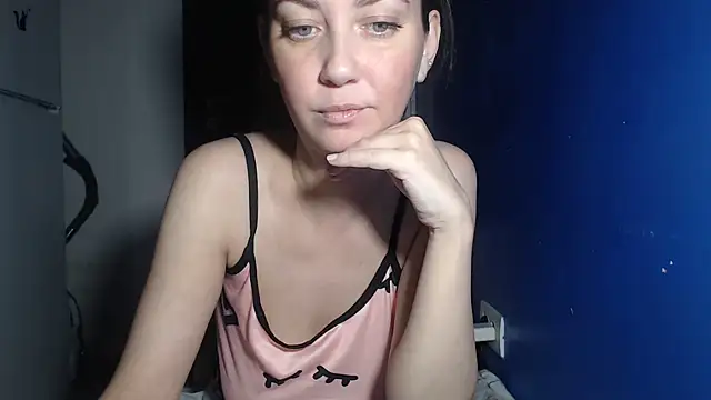 Snapshot of petite_danielle chatting on July 13, 7:35 pm petite danielle online show from July 13, 7:35 pm