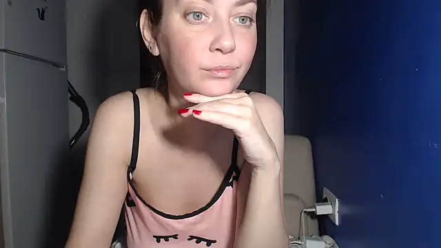 Snapshot of petite_danielle chatting on July 16, 8:50 pm petite danielle online show from July 16, 8:50 pm