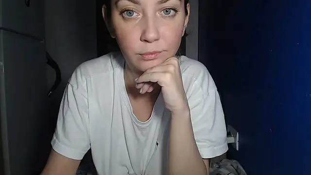 Snapshot of petite_danielle chatting on July 15, 2:51 am petite danielle online show from July 15, 2:51 am