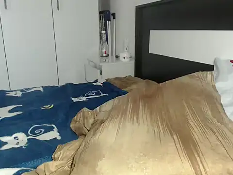 petite danielle online show from March 3, 8:21 am