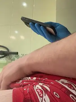 Snapshot of Dickii21 chatting on October 7, 3:13 pm Dickii21 online show from October 7, 3:13 pm