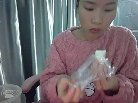 Snapshot of Ly-ny chatting on November 19, 1:38 am Ly-ny online show from November 19, 1:38 am