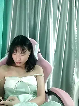 Snapshot of Ly-ny chatting on October 25, 6:19 pm Ly-ny online show from October 25, 6:19 pm